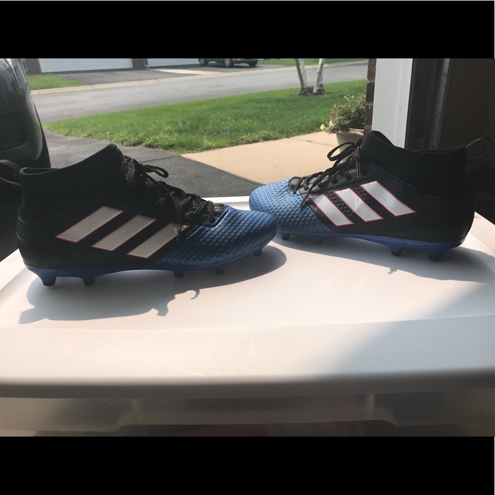 Men’s size 8 Adidas soccer cleats